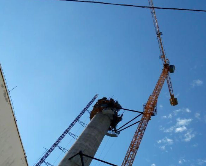 Aplicação de <strong>gruas e sistemas</strong> de transporte vertical