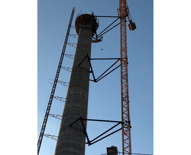 Aplicação de <strong>gruas e sistemas</strong> de transporte vertical