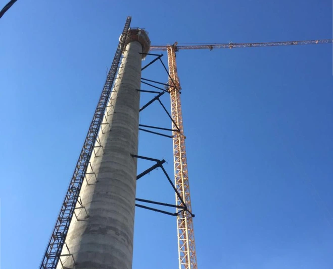 Aplicação de <strong>gruas e sistemas</strong> de transporte vertical